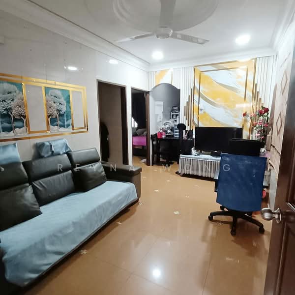 Rumah Flat untuk Dijual di Bandar Baru Uda - Reyna Wong - Living Room - PropertyGuru.com.my