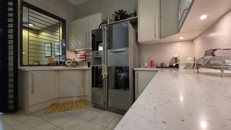 Rumah Teres untuk Dijual di Kota Kemuning (Shah Alam) - J J - Kitchen - PropertyGuru.com.my