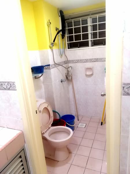 Pangsapuri untuk Disewa di Sri Bayu Apartments - Joey Wong - Bathroom - PropertyGuru.com.my