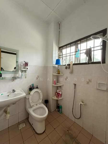 Rumah Teres 2-Tingkat untuk Dijual di Taman Setia Indah (Tebrau) - Reyna Wong - Bathroom - PropertyGuru.com.my