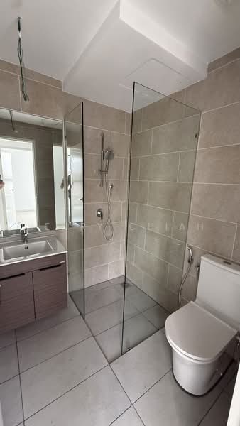 Kondominium untuk Dijual di Est8 - Henry Chiah - Bathroom - PropertyGuru.com.my
