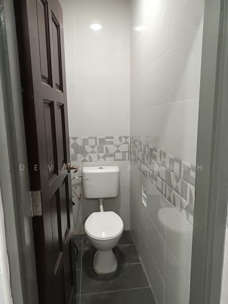 Rumah Teres 2 Tingkat untuk Disewa di Kampung Pandan (Cheras) - Devan Tiarajah - Bathroom - PropertyGuru.com.my