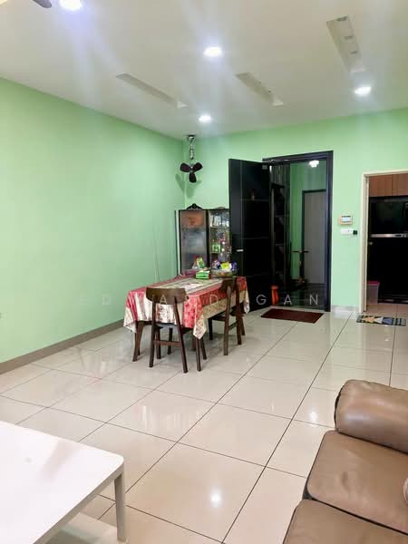 Servis Apartment untuk Dijual di D'Summit Residences - Edward Gan - Living Room - PropertyGuru.com.my