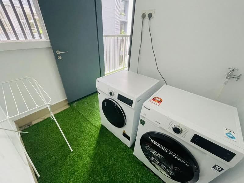 Kondominium untuk Disewa di One Cochrane Residence - Keith Foo - Balcony - PropertyGuru.com.my