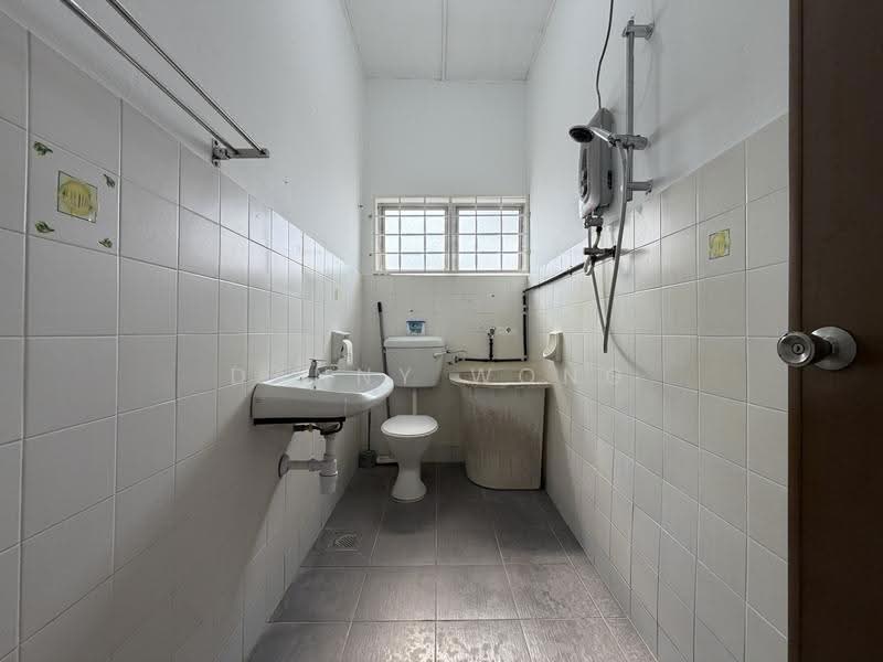 Rumah Banglo untuk Dijual di Taman Sri Hijau (Rawang) - Danny Wong - Bathroom - PropertyGuru.com.my