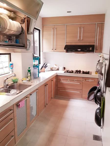 Semi-Detached House for Sale in Sultan Abdul Aziz Shah Golf & Country Club (Shah Alam) - Hafiz Yaacob - Kitchen - PropertyGuru.com.my