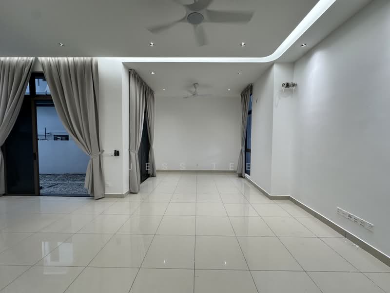 Rumah Berkembar untuk Disewa di Setia Alam (Selangor) - Jess Tee - Living Room - PropertyGuru.com.my