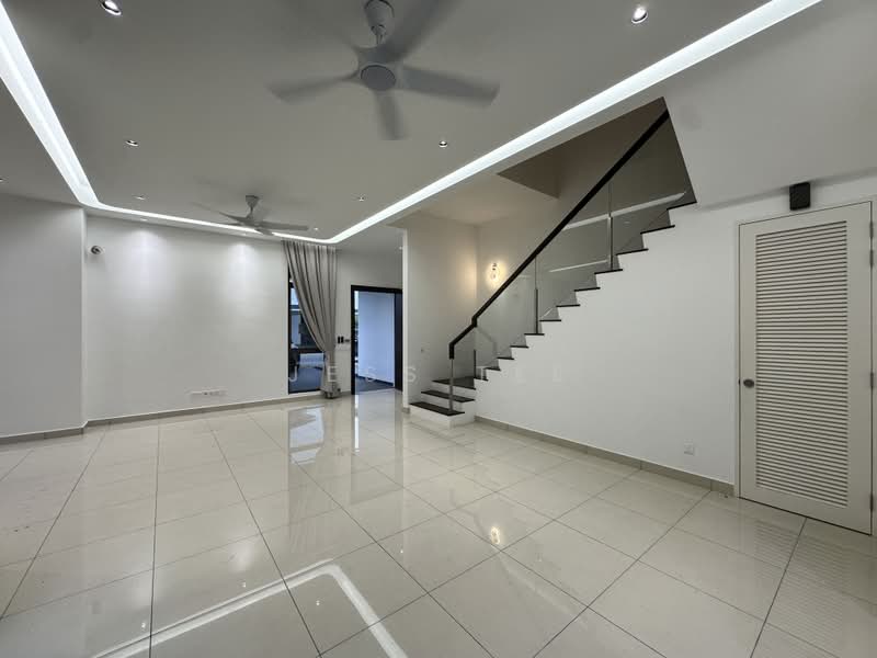 Rumah Berkembar untuk Disewa di Setia Alam (Selangor) - Jess Tee - Living Room - PropertyGuru.com.my