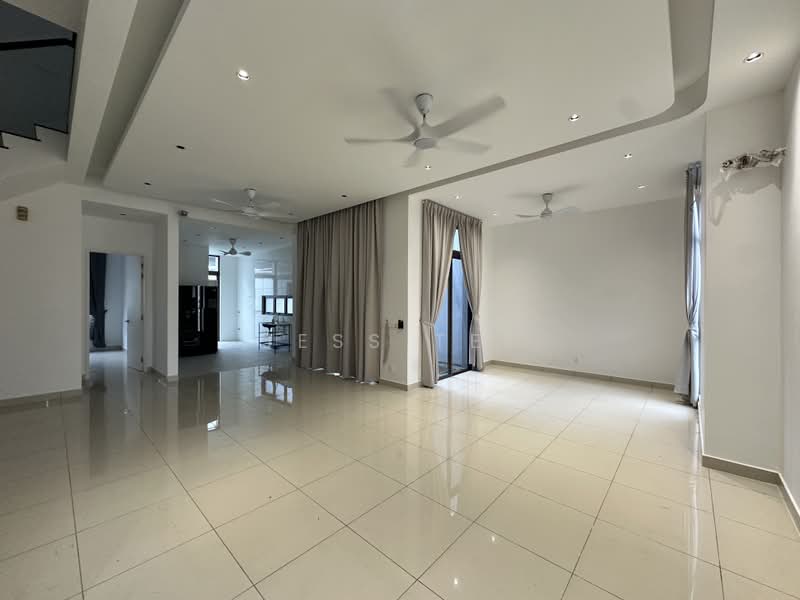 Rumah Berkembar untuk Disewa di Setia Alam (Selangor) - Jess Tee - Living Room - PropertyGuru.com.my