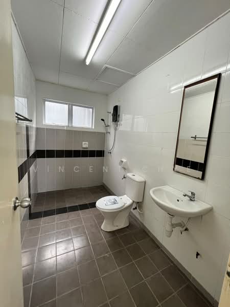 Servis Apartment untuk Dijual di Koi Kinrara - Vincent Chye - Bathroom - PropertyGuru.com.my