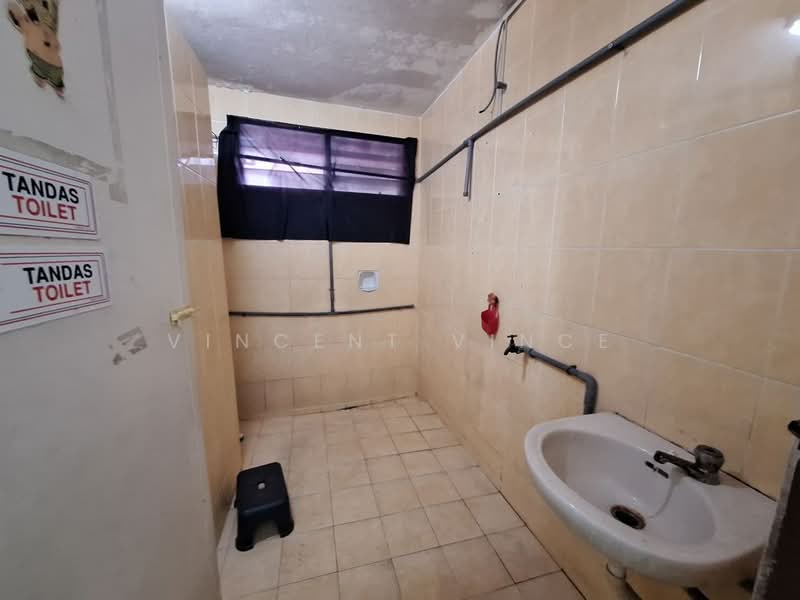 Kedai / Pejabat untuk Disewa di Seri Kembangan (Selangor) - Vincent Vince - Bathroom - PropertyGuru.com.my