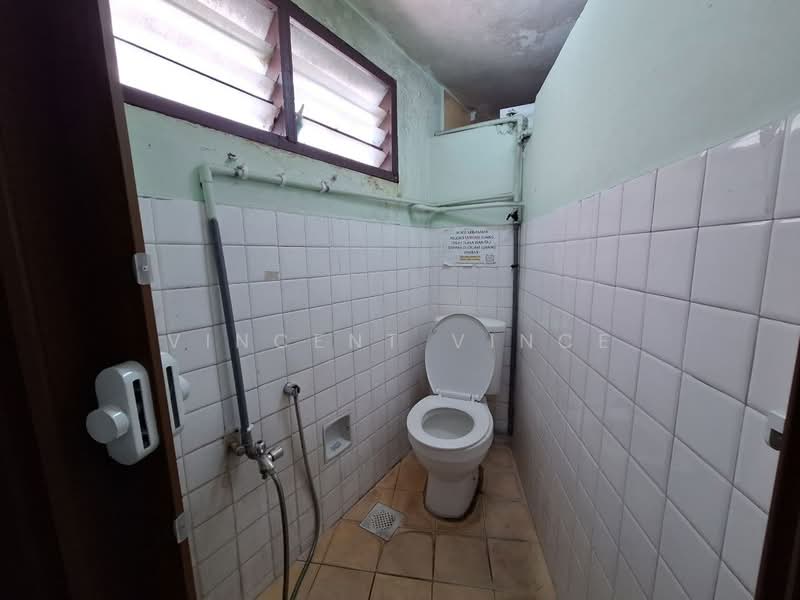 Kedai / Pejabat untuk Disewa di Seri Kembangan (Selangor) - Vincent Vince - Bathroom - PropertyGuru.com.my