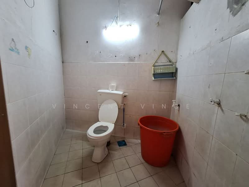 Kedai / Pejabat untuk Disewa di Seri Kembangan (Selangor) - Vincent Vince - Bathroom - PropertyGuru.com.my