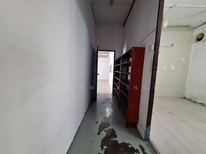 Kedai / Pejabat untuk Disewa di Seri Kembangan (Selangor) - Vincent Vince - Corridor - PropertyGuru.com.my