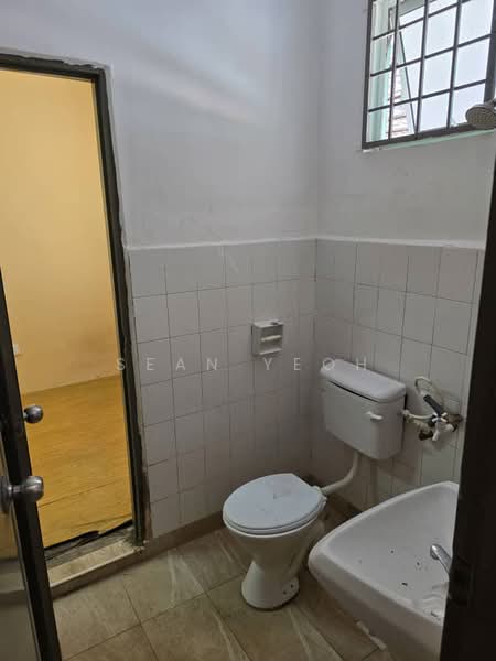 2-storey Terraced House for Sale in Taman Megah Ria (Masai) - Sean Yeoh - Bathroom - PropertyGuru.com.my