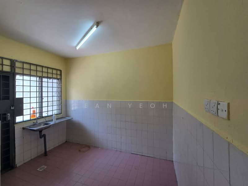 2-storey Terraced House for Sale in Taman Megah Ria (Masai) - Sean Yeoh - Kitchen - PropertyGuru.com.my