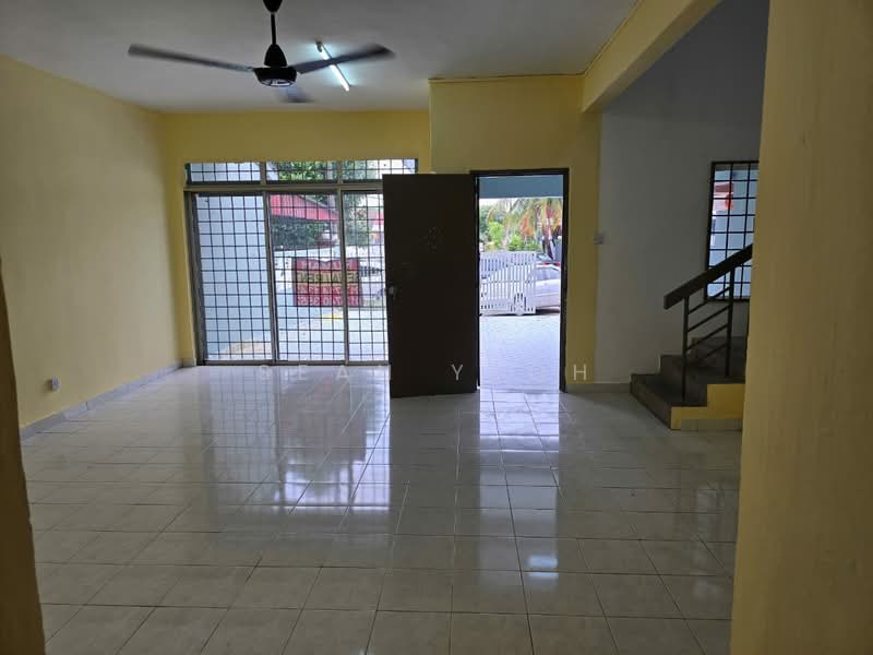 2-storey Terraced House for Sale in Taman Megah Ria (Masai) - Sean Yeoh - Living Room - PropertyGuru.com.my
