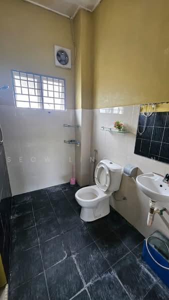 Rumah Teres 2 Tingkat untuk Disewa di BANDAR PUCHONG JAYA (Puchong) - Seow Ling Tan - Bathroom - PropertyGuru.com.my