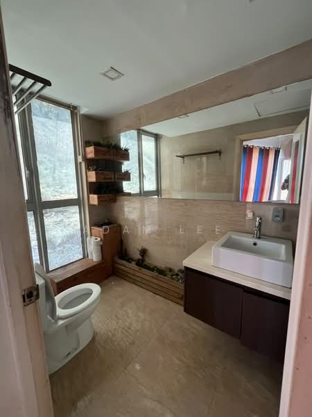 Servis Apartment untuk Dijual di Regalia Residence - Adam Lee - Bathroom - PropertyGuru.com.my