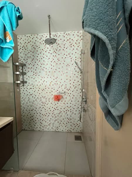 Servis Apartment untuk Dijual di Regalia Residence - Adam Lee - Bathroom - PropertyGuru.com.my