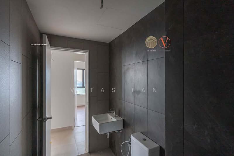 Kondominium untuk Dijual di Tuai Timur - Vitas Tan - Bathroom - PropertyGuru.com.my