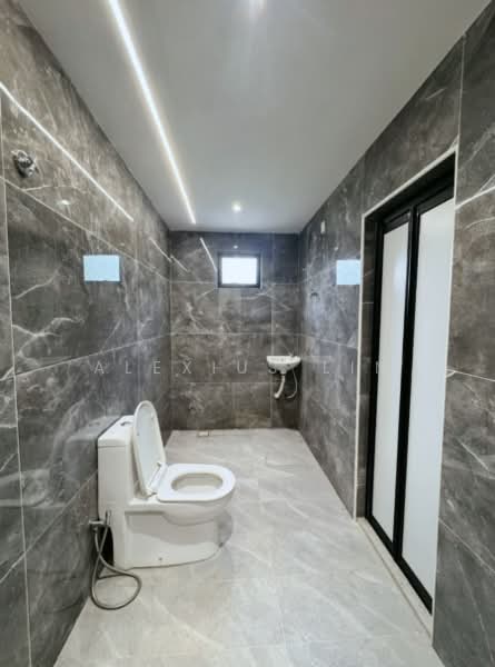 Rumah Teres 2 Tingkat untuk Dijual di Permas Jaya (Johor) - Alexius Lim - Bathroom - PropertyGuru.com.my