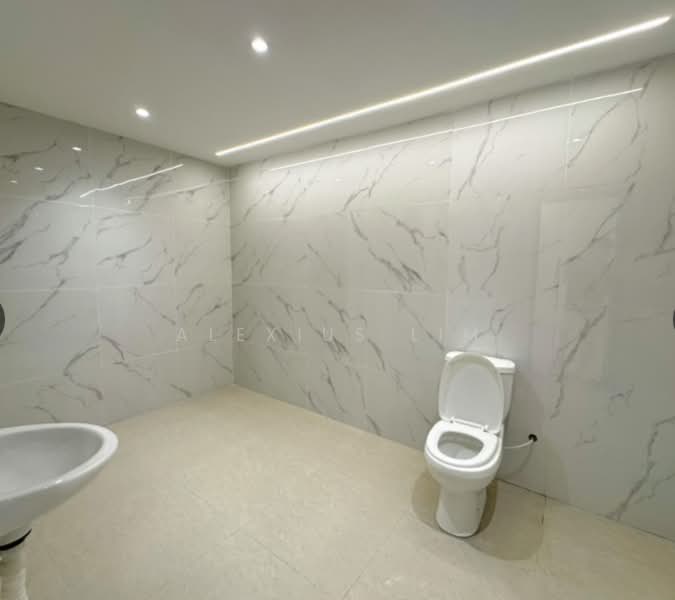 Rumah Teres 2 Tingkat untuk Dijual di Permas Jaya (Johor) - Alexius Lim - Bathroom - PropertyGuru.com.my