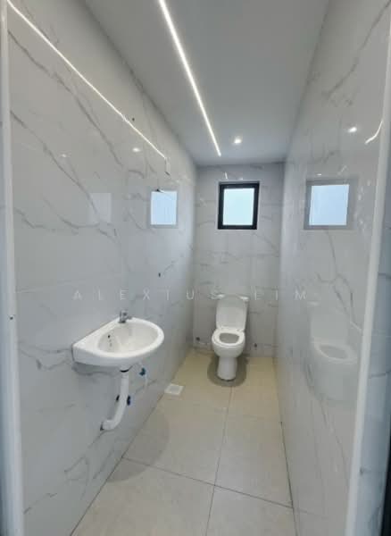 Rumah Teres 2 Tingkat untuk Dijual di Permas Jaya (Johor) - Alexius Lim - Bathroom - PropertyGuru.com.my