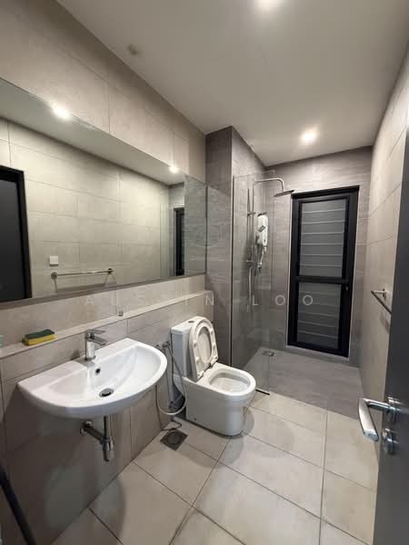 Servis Apartment untuk Disewa di Atwater : Service Residences - Austin Loo - Bathroom - PropertyGuru.com.my