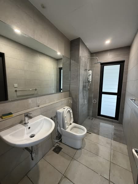 Servis Apartment untuk Disewa di Atwater : Service Residences - Austin Loo - Bathroom - PropertyGuru.com.my