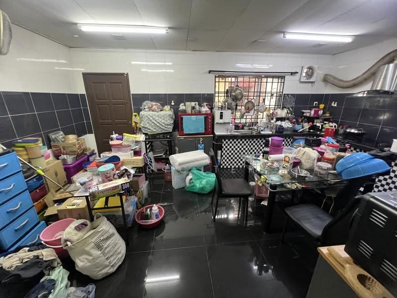 1.5-storey Terraced House for Rent in Bandar Bukit Raja (Klang) - Eric Teh - Kitchen - PropertyGuru.com.my