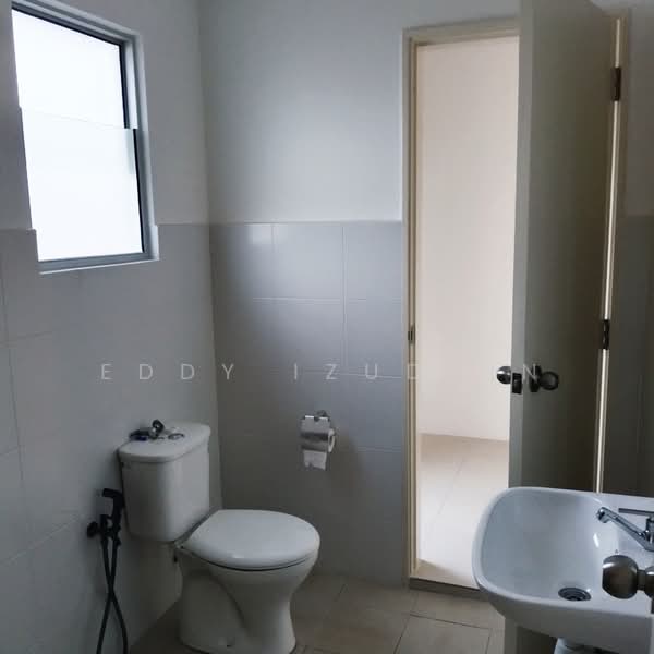 Rumah Teres 2 Tingkat untuk Disewa di Seremban 2 (Negeri Sembilan) - Eddy Izuddin - Bathroom - PropertyGuru.com.my