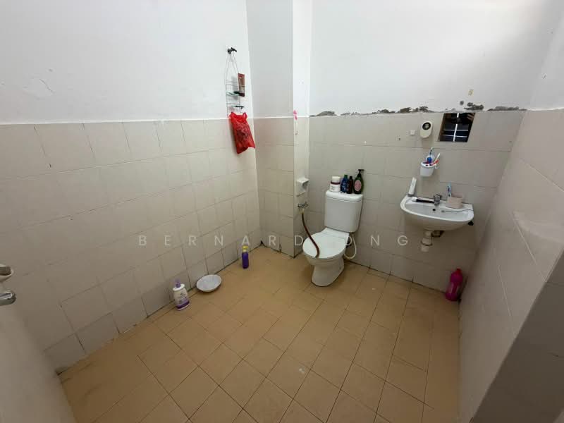 Rumah Teres 2-Tingkat untuk Dijual di Saujana Rawang (Rawang) - Bernard Ong - Bathroom - PropertyGuru.com.my