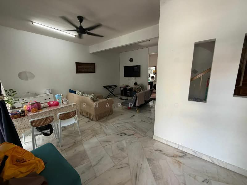 Rumah Teres 2-Tingkat untuk Dijual di Saujana Rawang (Rawang) - Bernard Ong - Living Room - PropertyGuru.com.my