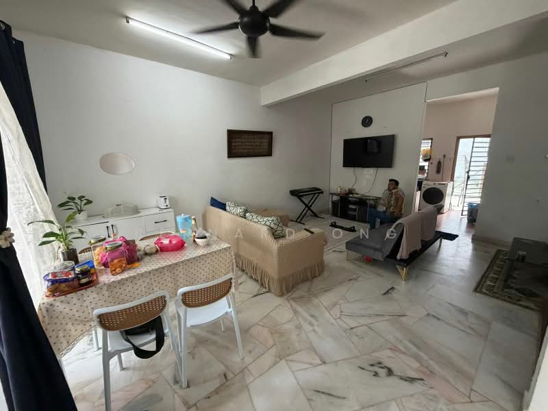 Rumah Teres 2-Tingkat untuk Dijual di Saujana Rawang (Rawang) - Bernard Ong - Living Room - PropertyGuru.com.my