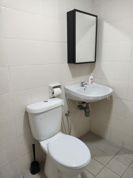 Servis Apartment untuk Dijual di D'Alamanda - Shirley Chan - Bathroom - PropertyGuru.com.my