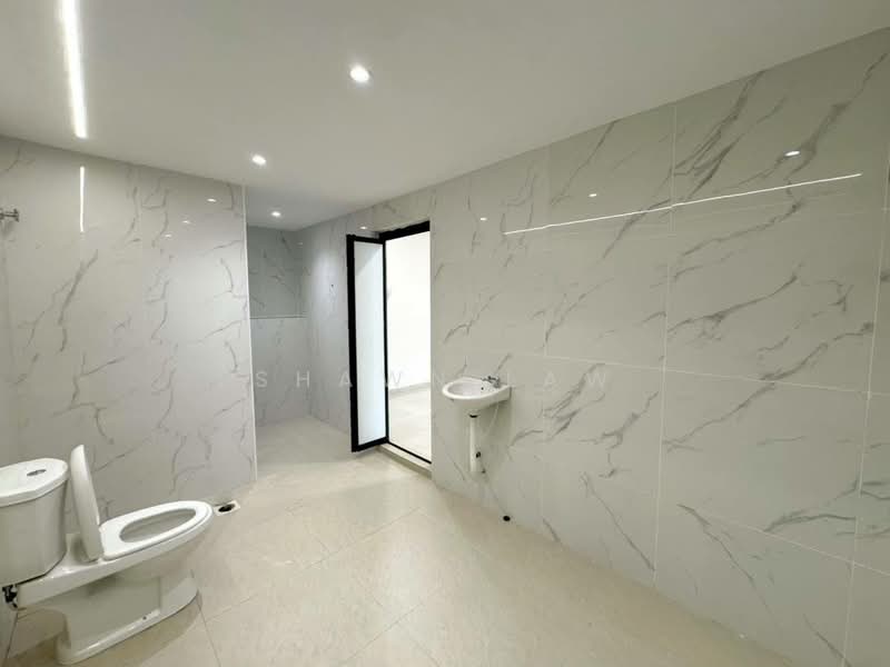 Rumah Teres 2 Tingkat untuk Dijual di Bandar Baru Permas Jaya (Permas Jaya) - Shawn Law - Bathroom - PropertyGuru.com.my