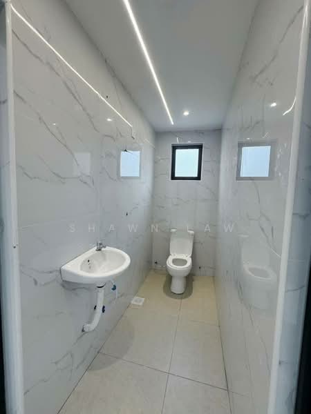 Rumah Teres 2 Tingkat untuk Dijual di Bandar Baru Permas Jaya (Permas Jaya) - Shawn Law - Bathroom - PropertyGuru.com.my
