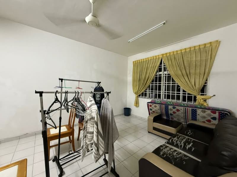 Pangsapuri untuk Dijual di Molek Ria - Sean Yeoh - Living Room - PropertyGuru.com.my
