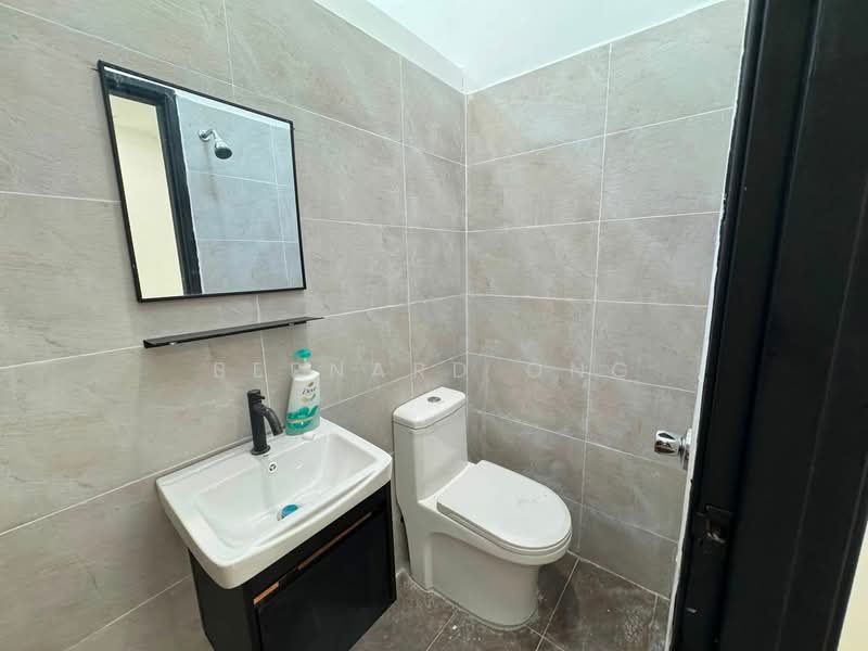 1-storey Terraced House for Sale in Taman Velox (Rawang) - Bernard Ong - Bathroom - PropertyGuru.com.my