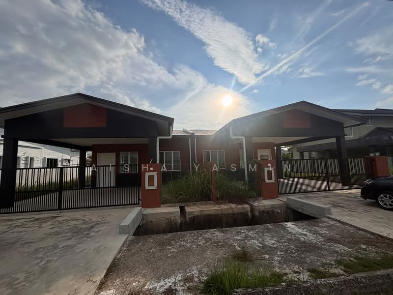 Semi-Detached House for Sale in Petra Jaya (Kuching) - Aisha Yasmin - PropertyGuru.com.my