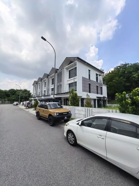 Rumah Teres 2-Tingkat untuk Dijual di Puchong (Selangor) - Daren Tan - Exterior - PropertyGuru.com.my