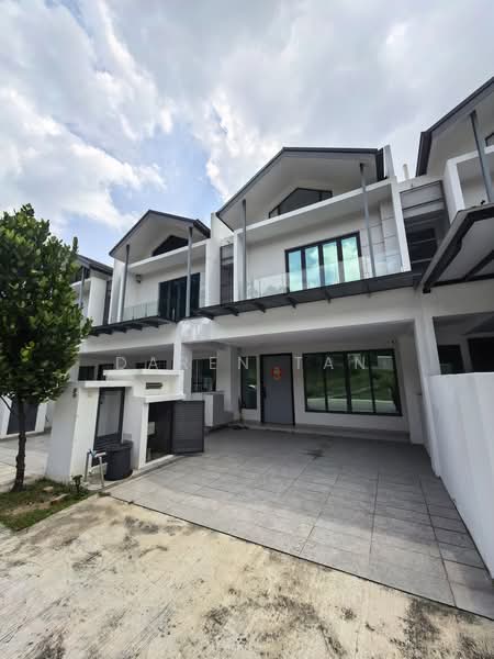 Rumah Teres 2-Tingkat untuk Dijual di Puchong (Selangor) - Daren Tan - Exterior - PropertyGuru.com.my