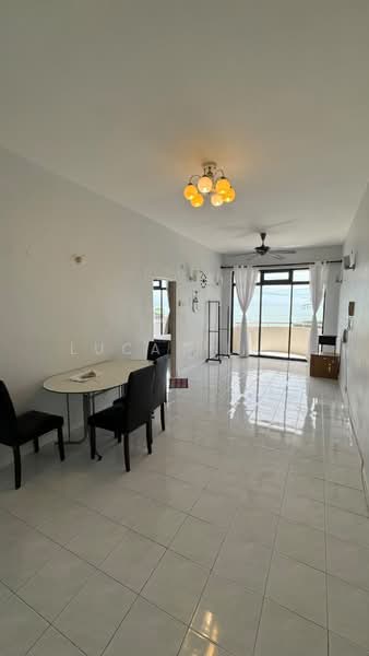 Kondominium untuk Disewa di Eden Seaview Condominium - Lucas Lim - Dining Room - PropertyGuru.com.my