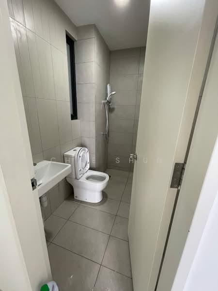 Kediaman Servis untuk Disewa di Kenwingston Skylofts - Chee Shun - Bathroom - PropertyGuru.com.my