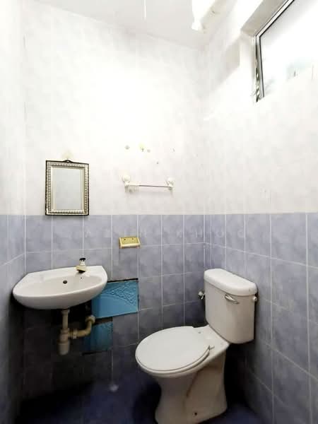 Pangsapuri untuk Disewa di Permai Lake View Apartment - Qazin Khoo - Bathroom - PropertyGuru.com.my