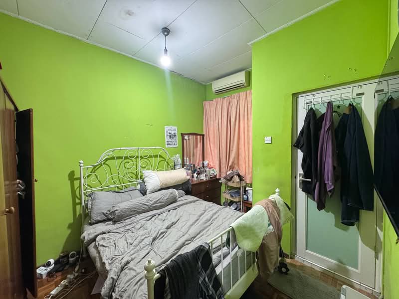 2.5-storey Terraced House for Sale in Ampang Jaya (Ampang) - Tony Lau - Bedroom - PropertyGuru.com.my
