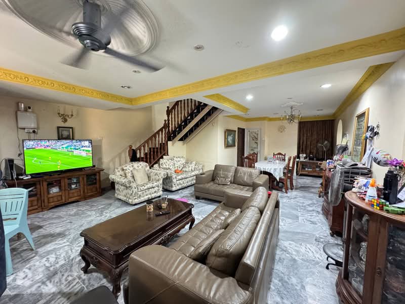 2.5-storey Terraced House for Sale in Ampang Jaya (Ampang) - Tony Lau - Living Room - PropertyGuru.com.my
