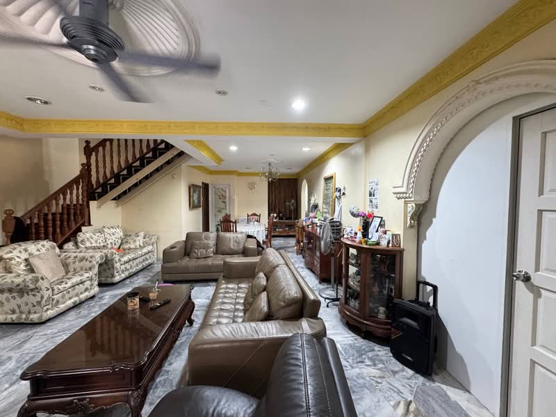 2.5-storey Terraced House for Sale in Ampang Jaya (Ampang) - Tony Lau - Living Room - PropertyGuru.com.my