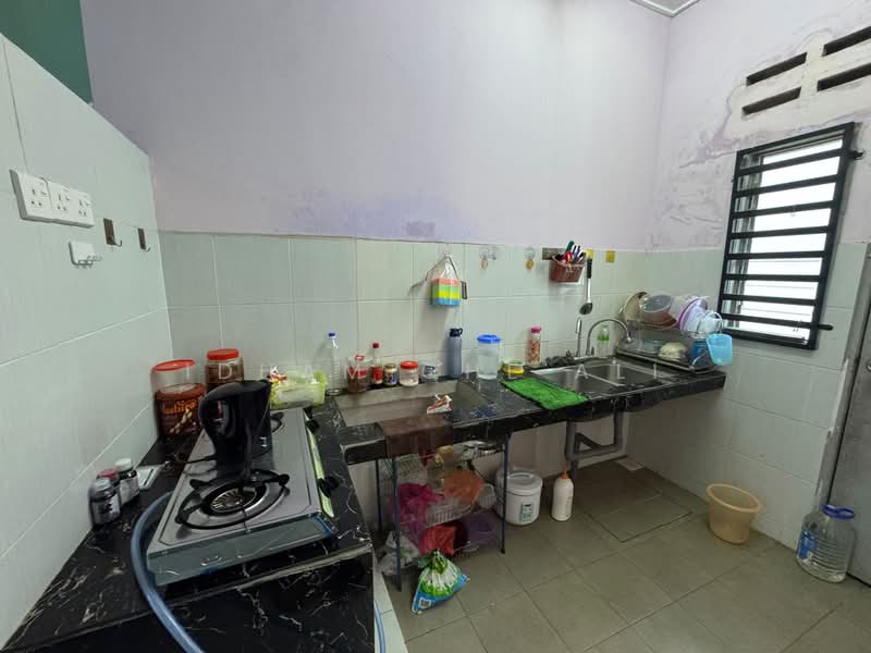 Terraced House for Sale in Kampung Padang Baru (Kuantan) - Idham Che'Ali - Kitchen - PropertyGuru.com.my